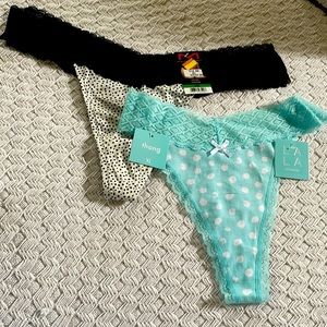 MAIDENFORM New with tags.  Thong underwear. Solids size 8.  Polka dots size XL